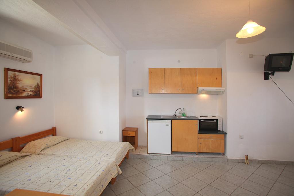 Alexandros Rooms&Studios Skopelos Quarto foto